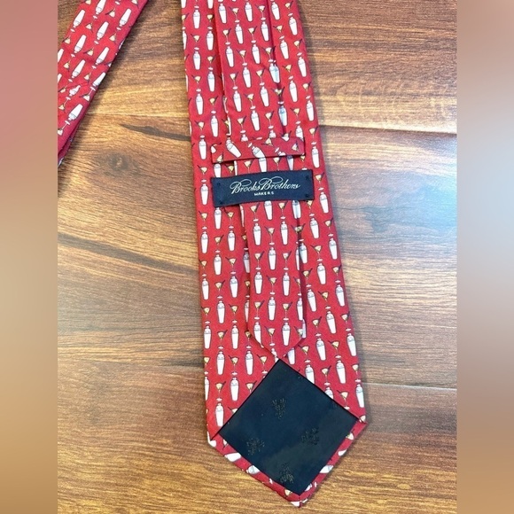 BROOKS BROTHERS Makers Pure Silk Red Party Print Necktie Made in USA - Picture 3 of 9